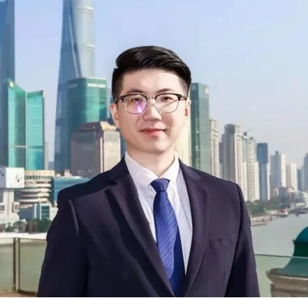 他，架起中法企业交流的桥梁！！