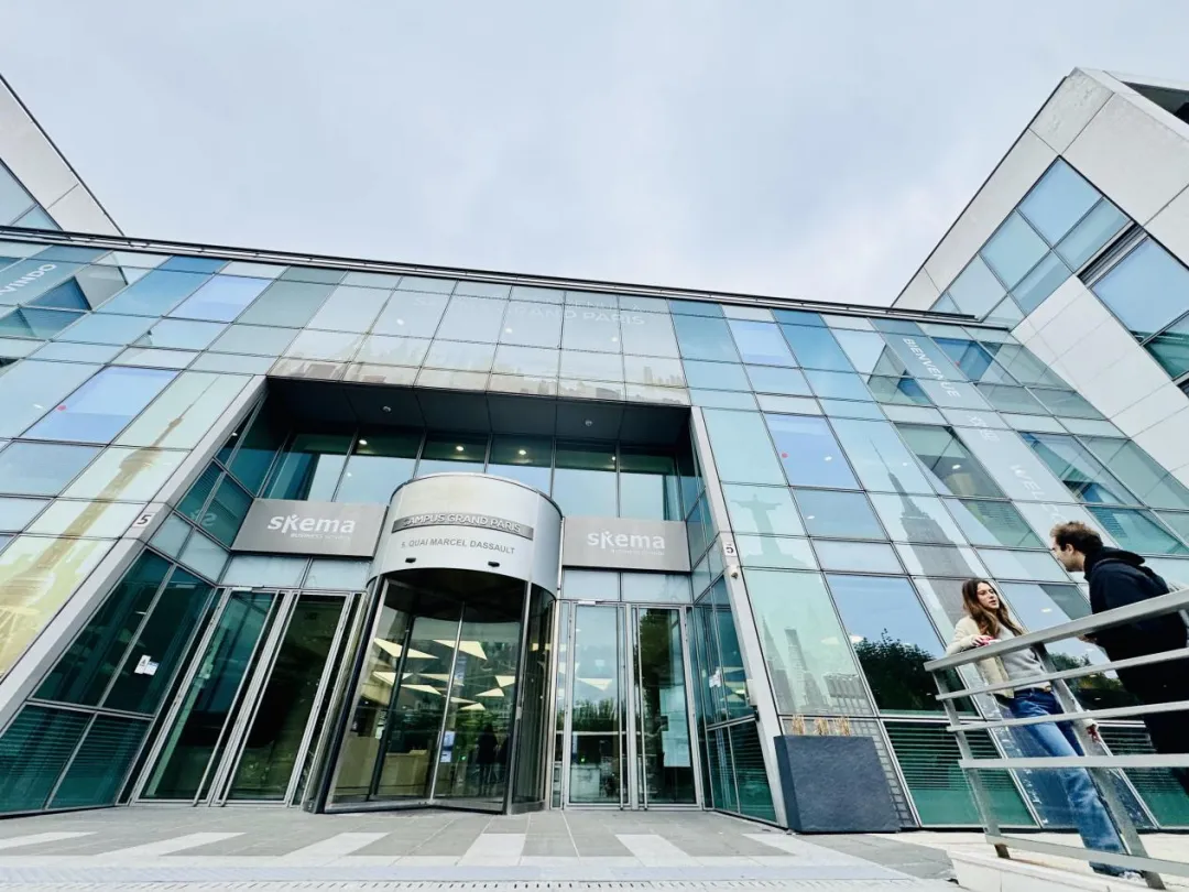 在塞纳河畔，和全球高管做同学！