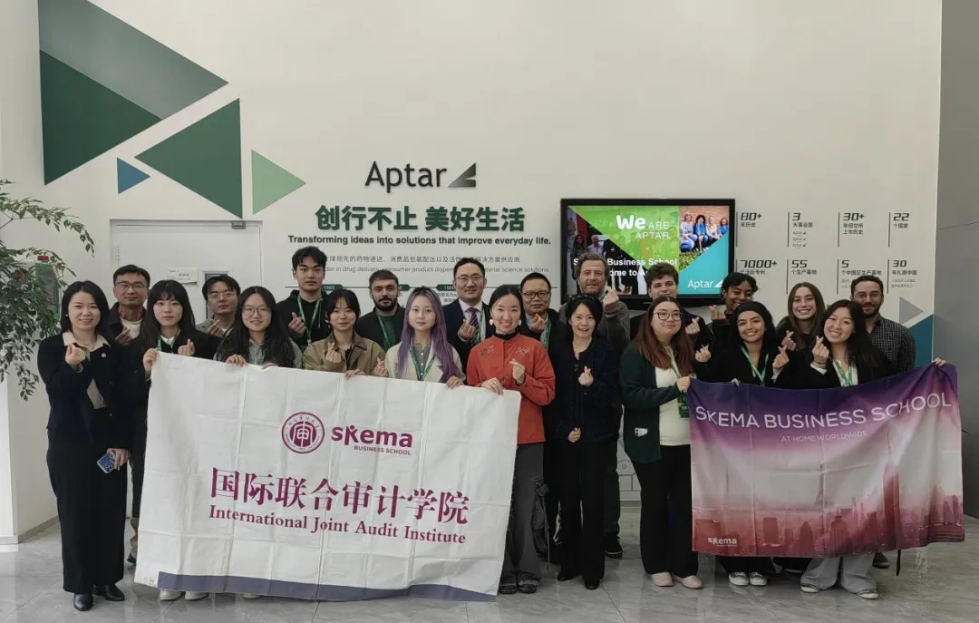 把商学院课堂搬进“无人工厂”