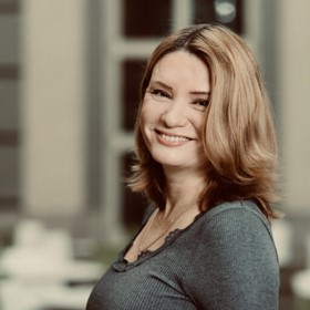 Gendered AI as scaffolding: Human–AI entanglement and dehumanization of customer service work