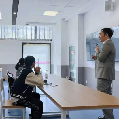 国内高校首次开课！记《人、工作和社会》课程之二三事